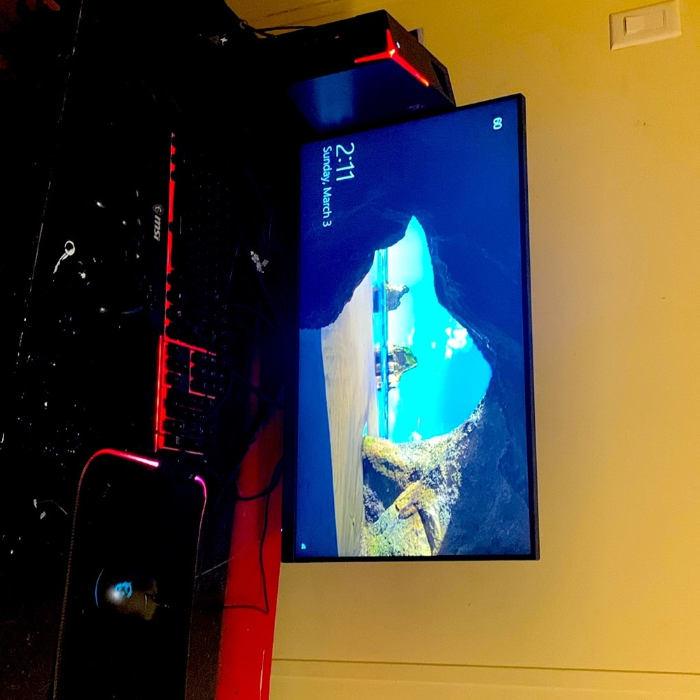 I am selling pc, monitor, mouse and keyboard, and control, mouse pad and Mike